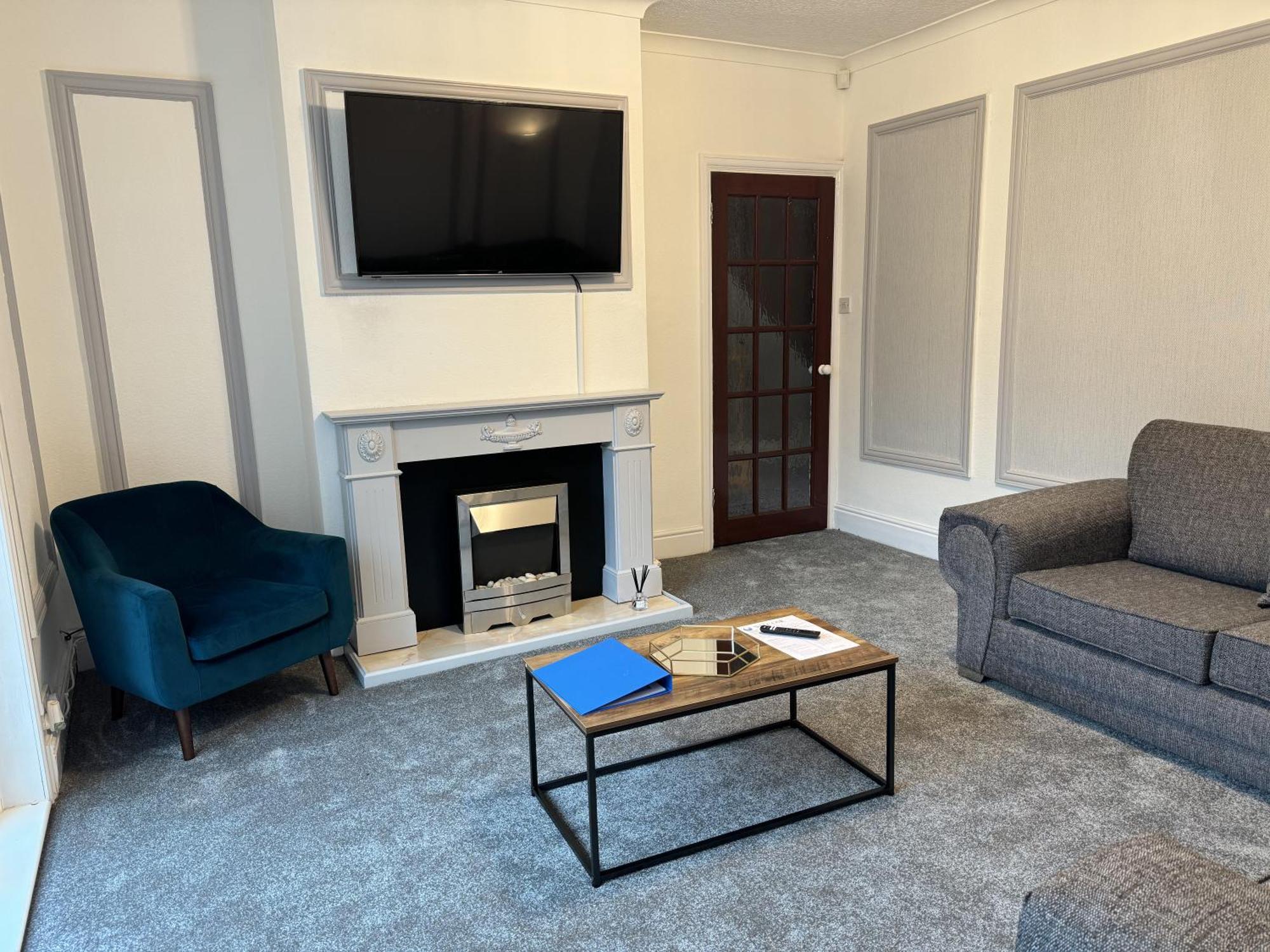Huge 9 Bed Property Sleeps 17, Near Nec, City Centre, Hs2 Бирмингам Екстериор снимка
